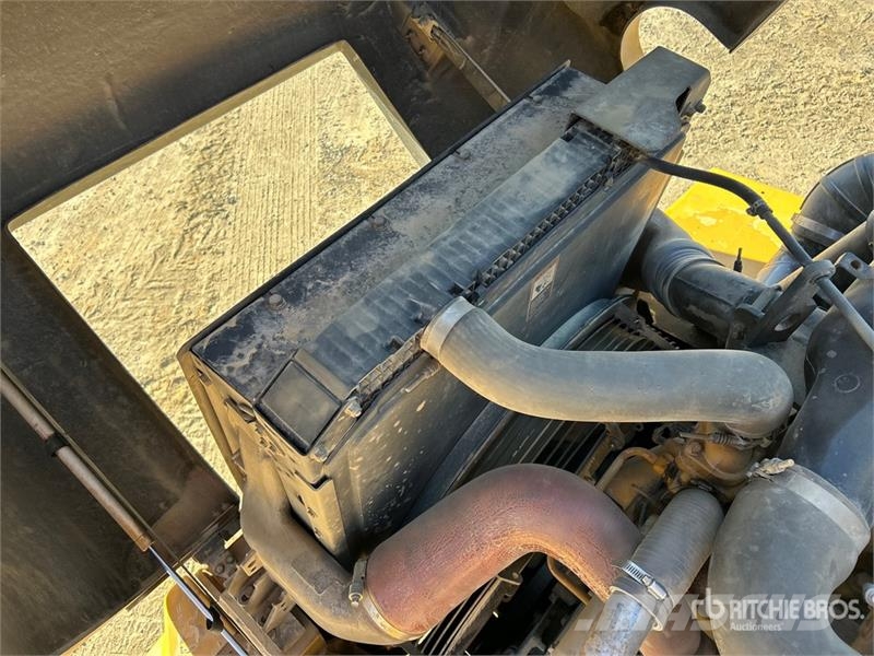 John Deere 300D 铰接式自卸车