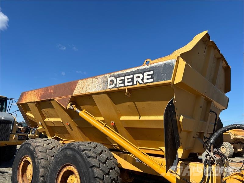 John Deere 300D Artikulētie pašizgāzēji