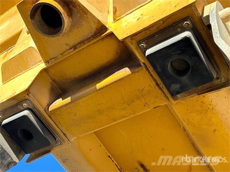 John Deere 300D 铰接式自卸车
