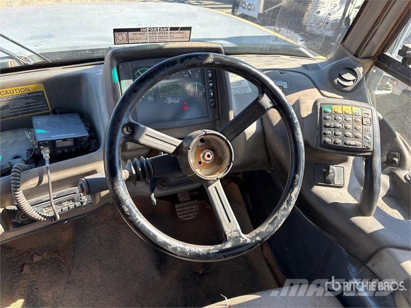 John Deere 300D Artikulētie pašizgāzēji