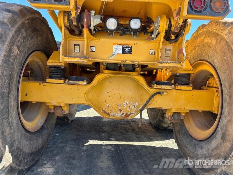 John Deere 300D Artikulētie pašizgāzēji