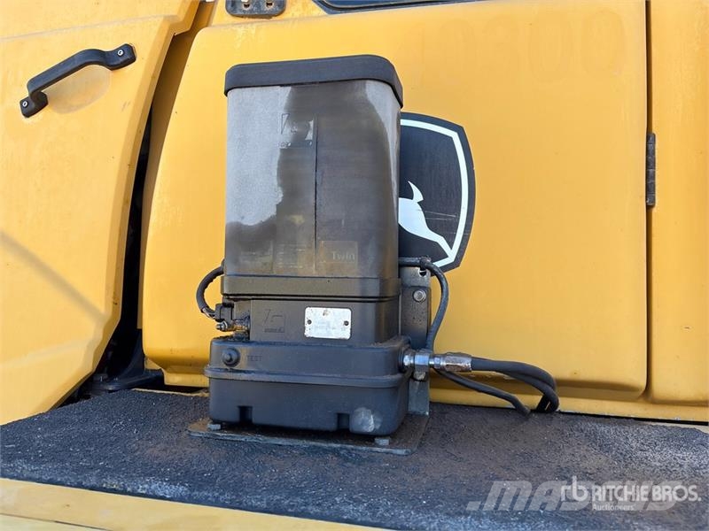 John Deere 300D Artikulētie pašizgāzēji