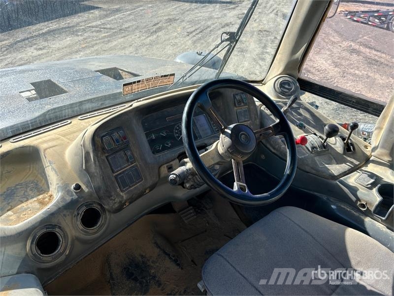 John Deere 300D 铰接式自卸车