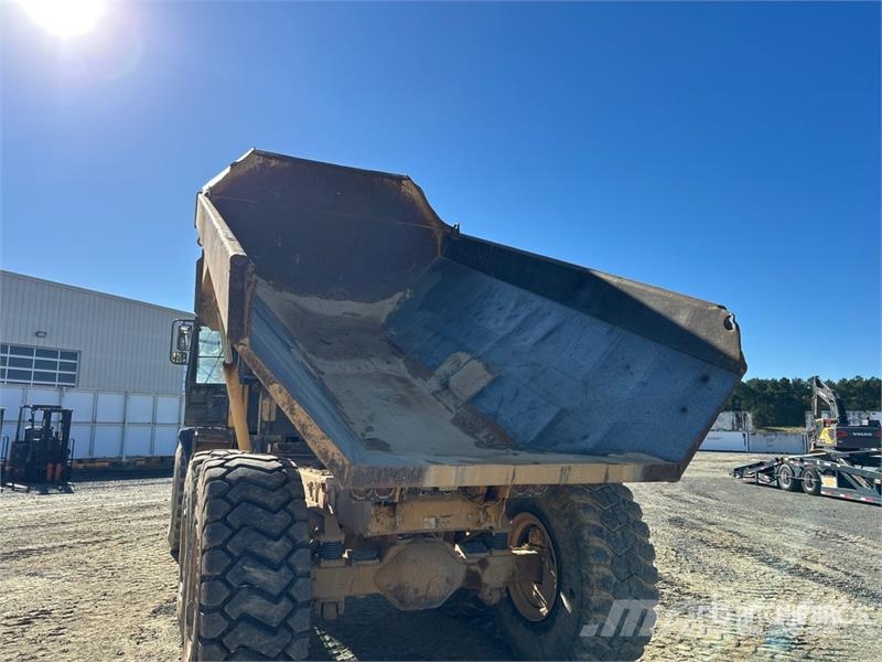 John Deere 300D 铰接式自卸车