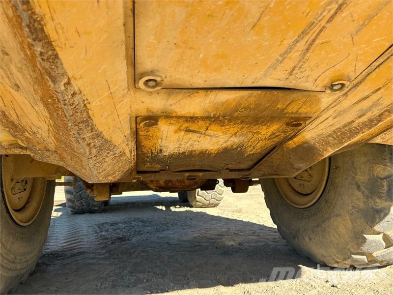 John Deere 300D 铰接式自卸车