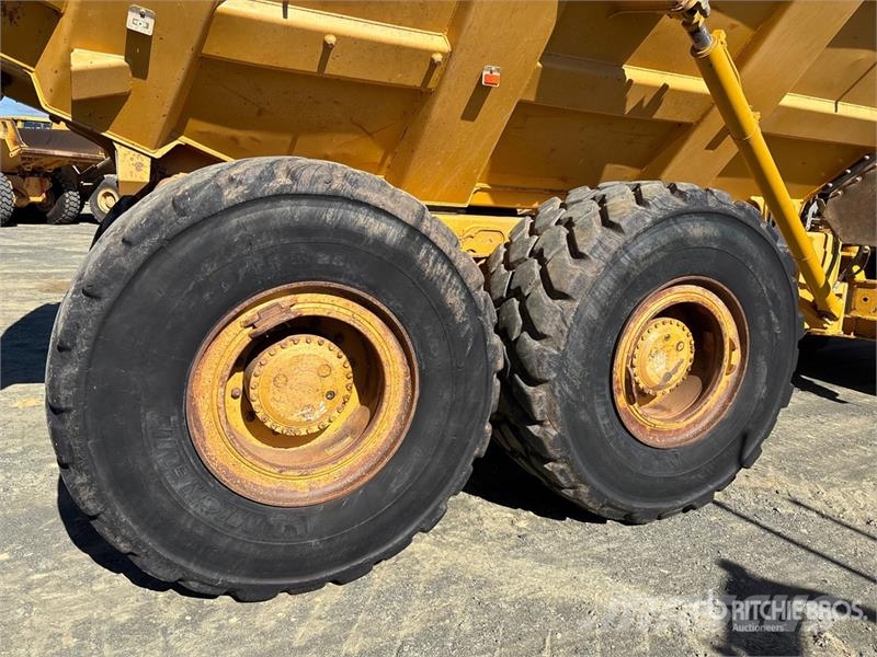 John Deere 300D Artikulētie pašizgāzēji