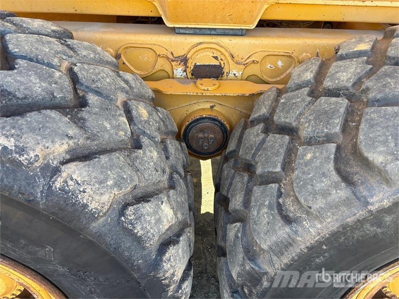 John Deere 300D Artikulētie pašizgāzēji