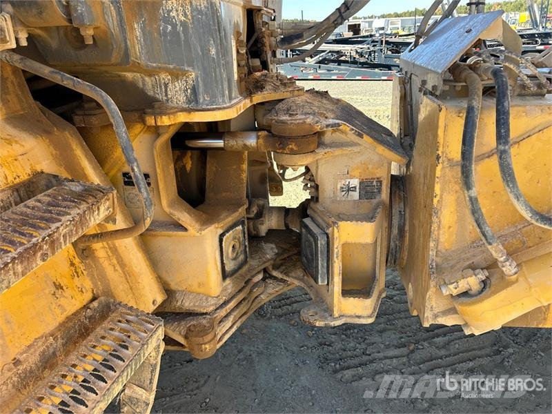 John Deere 300D 铰接式自卸车