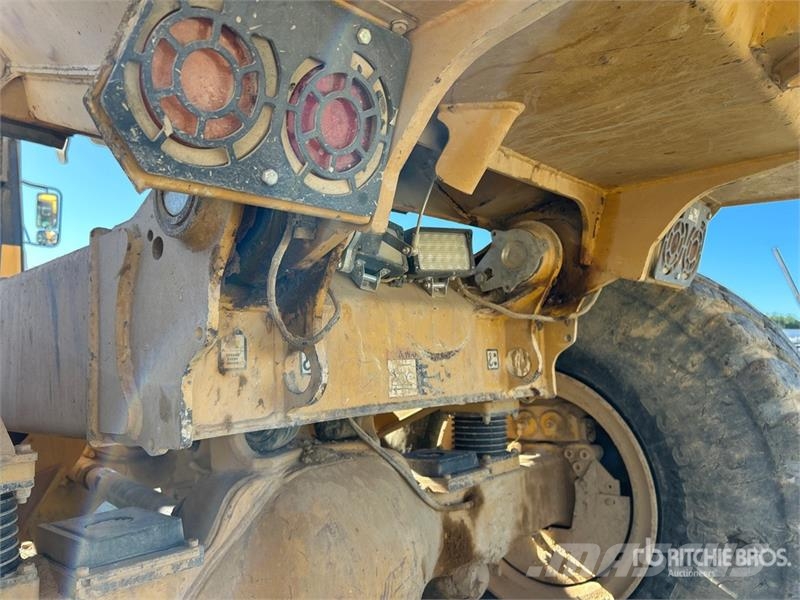 John Deere 300D 铰接式自卸车