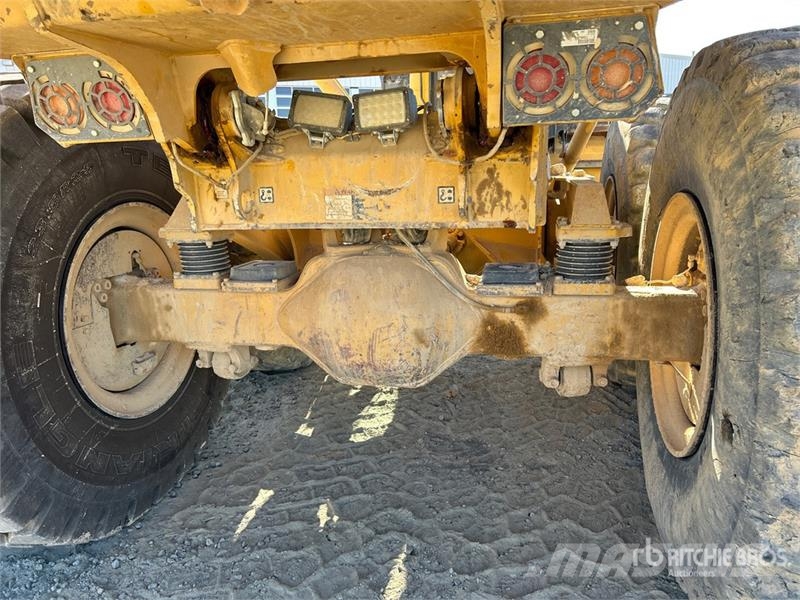 John Deere 300D 铰接式自卸车