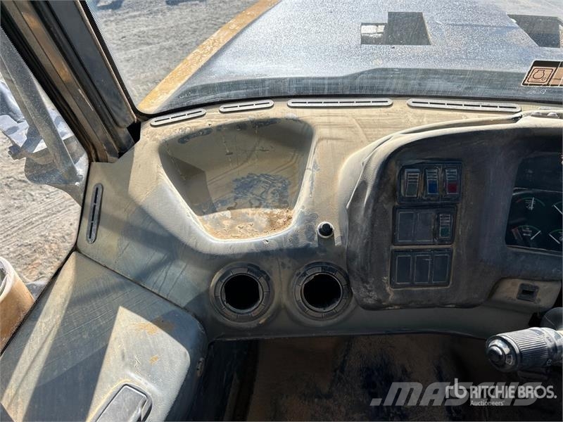 John Deere 300D 铰接式自卸车