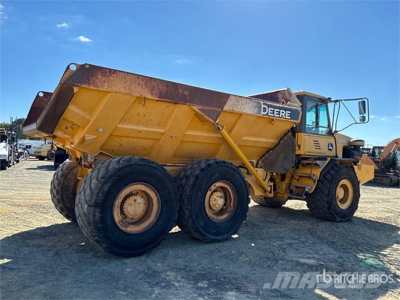 John Deere 300D Artikulētie pašizgāzēji
