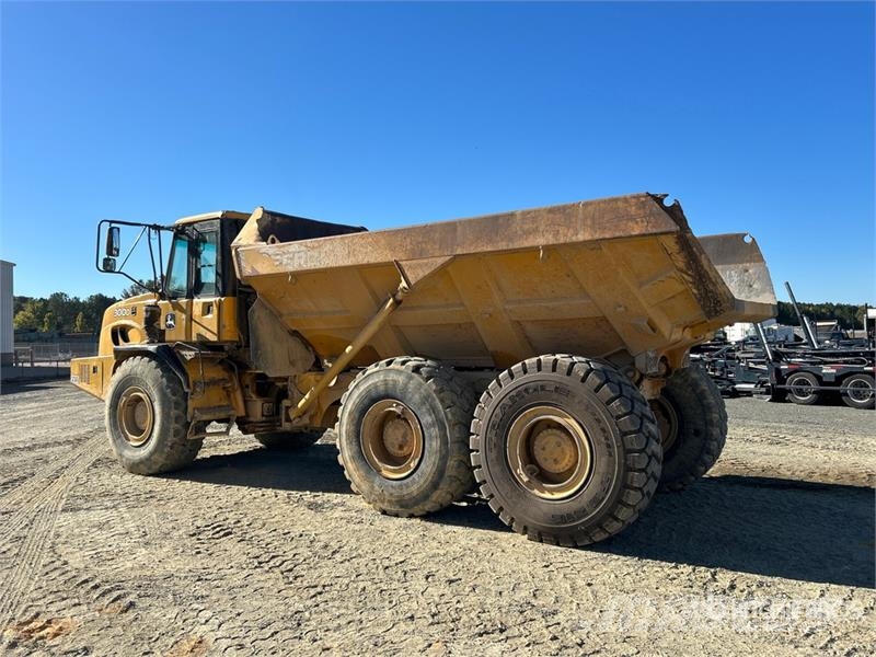 John Deere 300D 铰接式自卸车