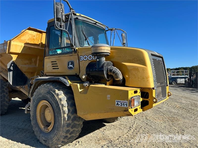 John Deere 300D 铰接式自卸车