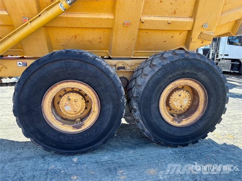 John Deere 300D Artikulētie pašizgāzēji