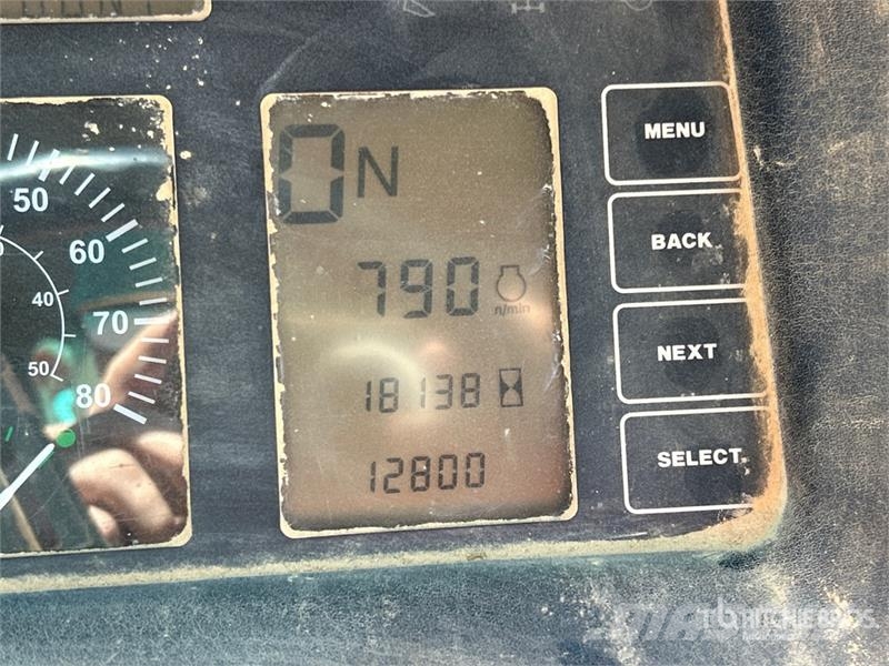 John Deere 300D 铰接式自卸车