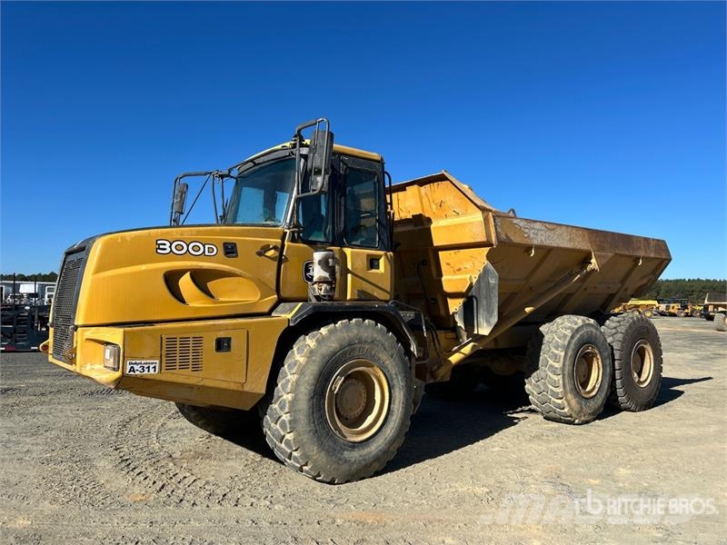 John Deere 300D 铰接式自卸车