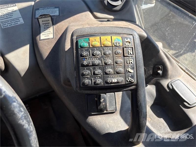 John Deere 300D Artikulētie pašizgāzēji