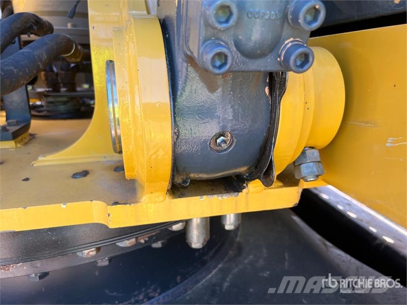 John Deere 300G LC Long Reach Tracked Excavator Paletli ekskavatörler