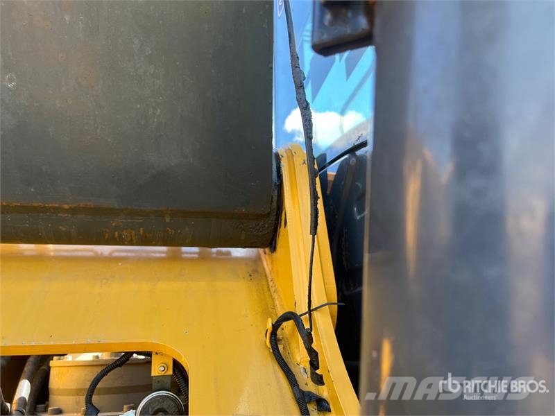 John Deere 300G LC Long Reach Tracked Excavator Paletli ekskavatörler
