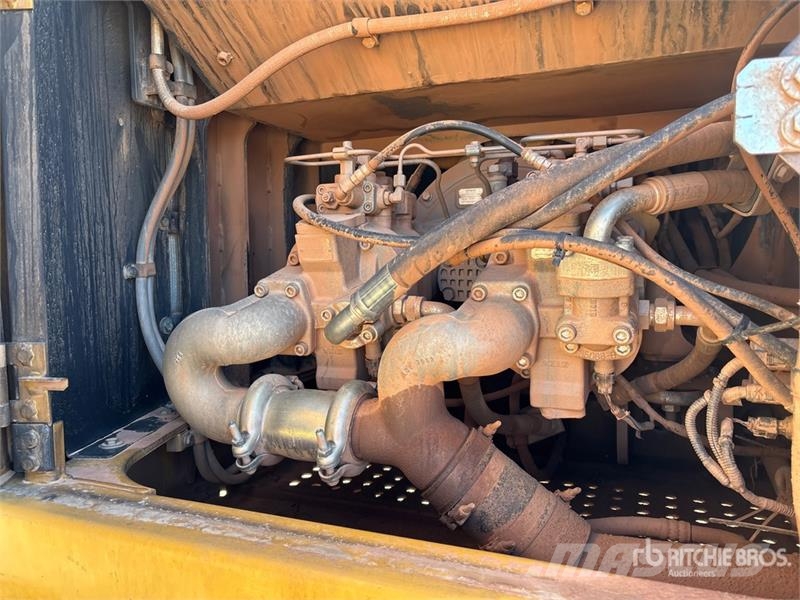 John Deere 300G LC Tracked Excavator 履带挖掘机