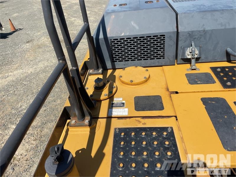 John Deere 300G LC Tracked Excavator Raupenbagger