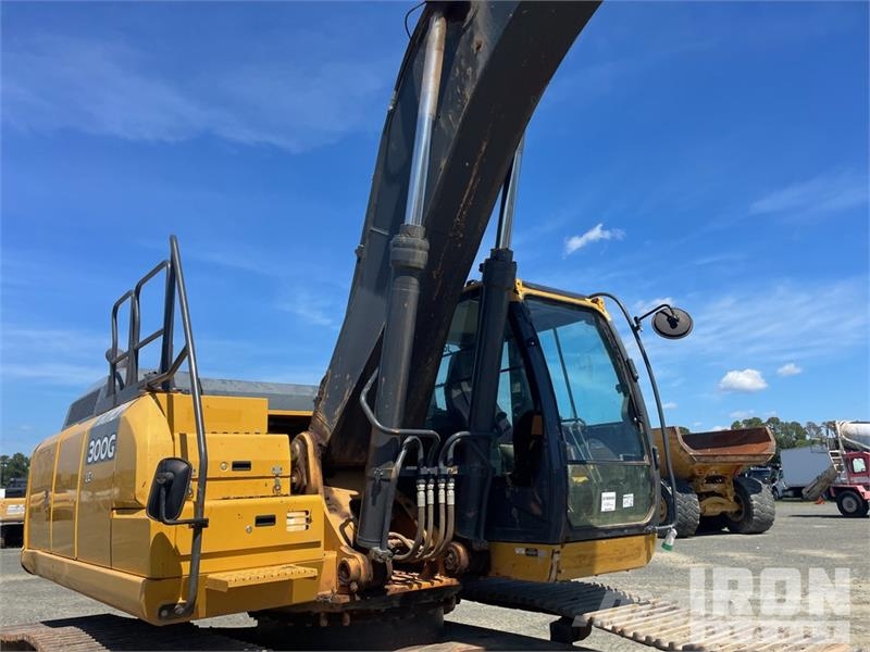 John Deere 300G LC Tracked Excavator Raupenbagger