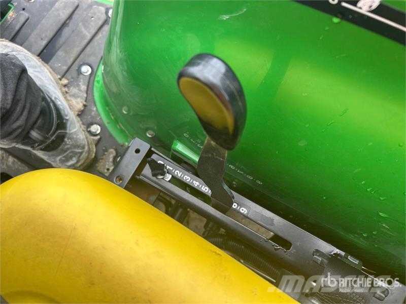 John Deere 3032E 4WD Utility Tractor Трактори