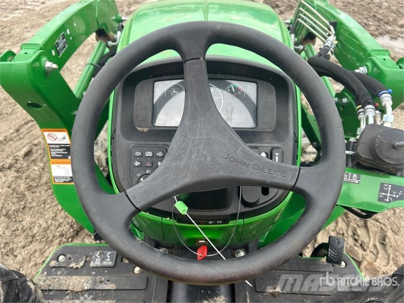 John Deere 3032E 4WD Utility Tractor Трактори