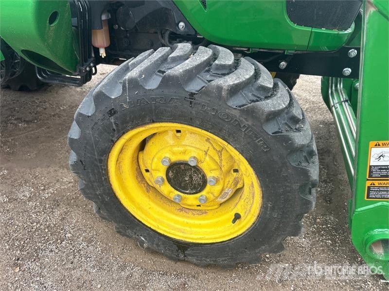 John Deere 3032E 4WD Utility Tractor Трактори