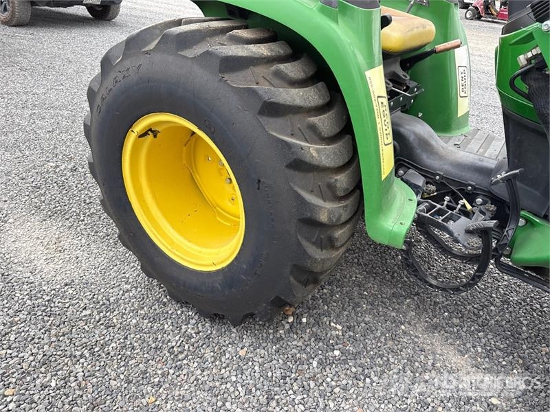 John Deere 3032E 4WD Utility Tractor Kompaktni (mali) traktori