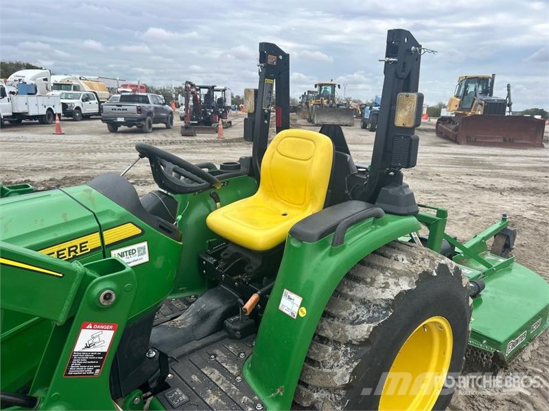 John Deere 3032E 4WD Utility Tractor Трактори