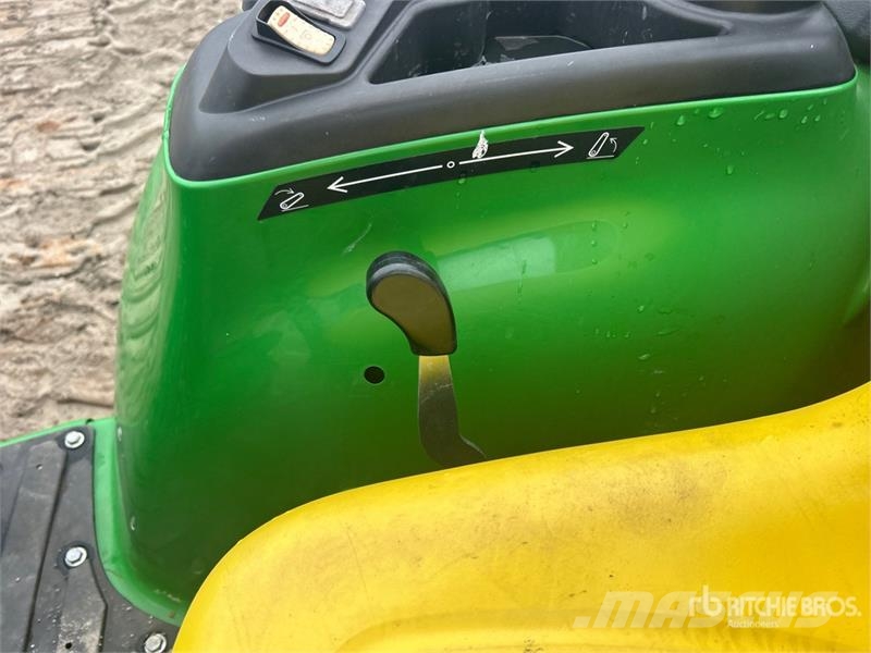 John Deere 3032E 4WD Utility Tractor Трактори