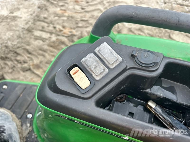 John Deere 3032E 4WD Utility Tractor Трактори