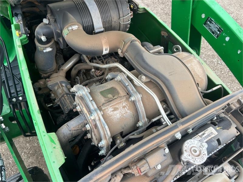 John Deere 3032E 4WD Utility Tractor Трактори