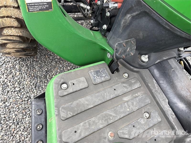 John Deere 3032E 4WD Utility Tractor Kompaktni (mali) traktori