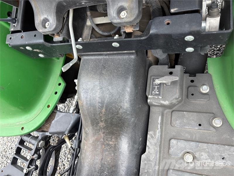 John Deere 3032E 4WD Utility Tractor Kompaktni (mali) traktori