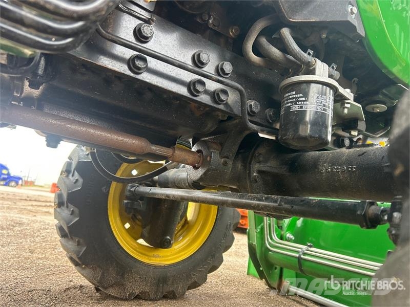 John Deere 3032E 4WD Utility Tractor Трактори