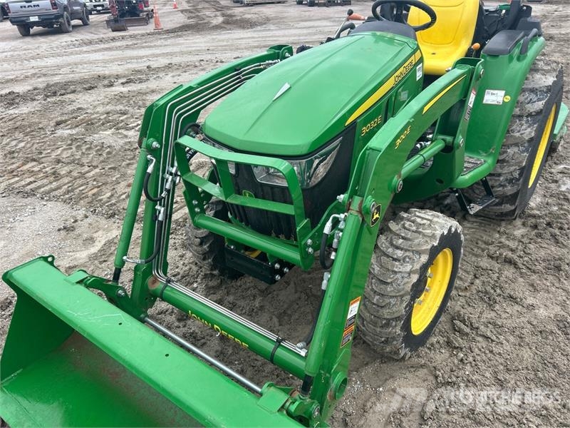 John Deere 3032E 4WD Utility Tractor Трактори