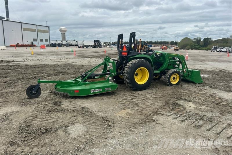 John Deere 3032E 4WD Utility Tractor Трактори