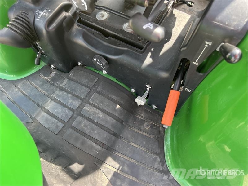 John Deere 3033R 4WD Utility Tractor Naudoti kompaktiški traktoriai