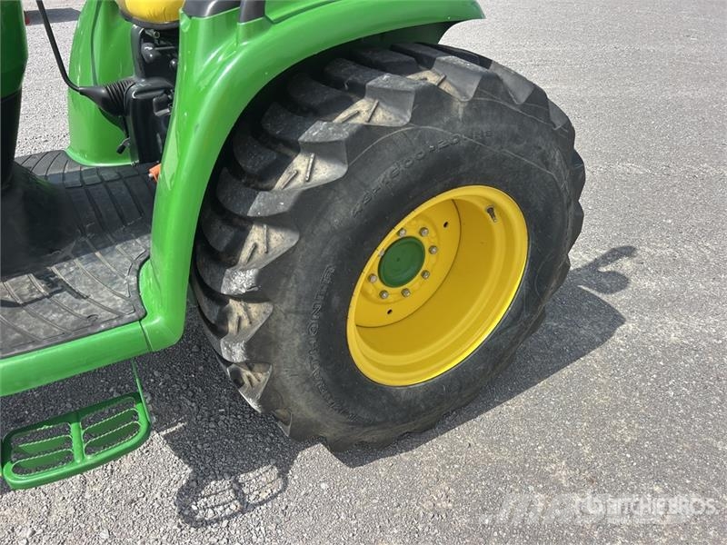 John Deere 3033R 4WD Utility Tractor Naudoti kompaktiški traktoriai