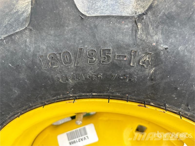John Deere 3043D 4WD Tractor Traktorji