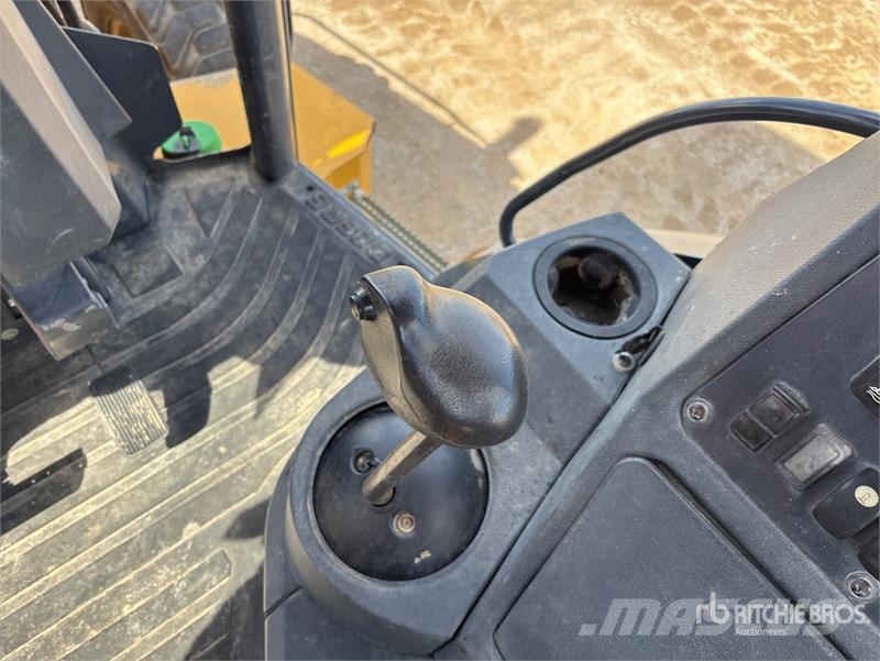 John Deere 310SL Ekskavatori-iekrāvēji