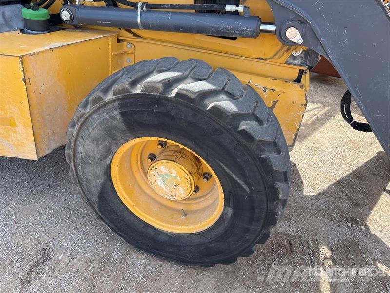 John Deere 310SL Ekskavatori-iekrāvēji