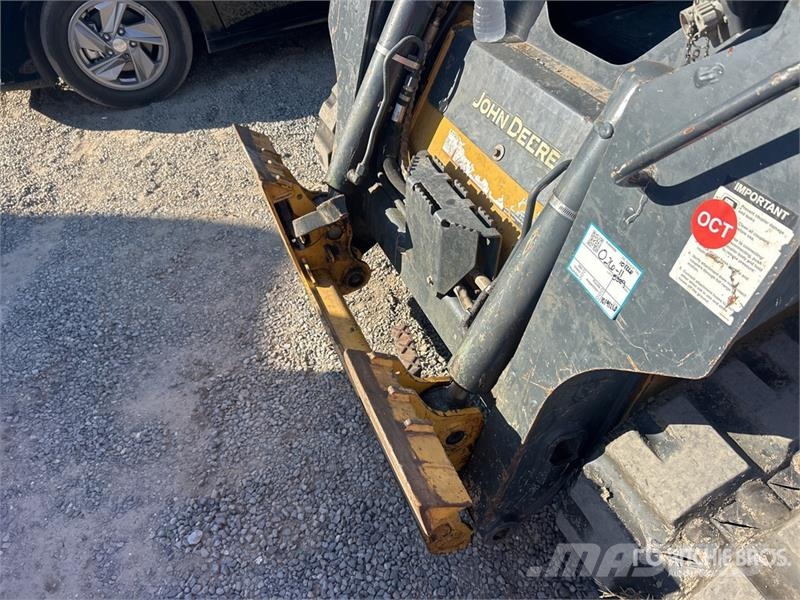 John Deere 317G Lietoti riteņu kompaktiekrāvēji