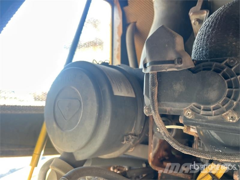 John Deere 324 P-Tier Wielladers