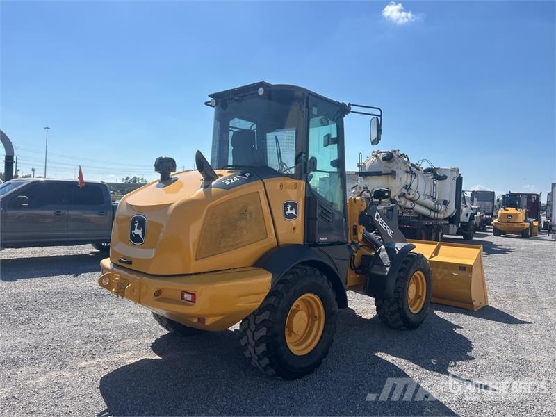 John Deere 324 P-Tier Kolesni nakladalci