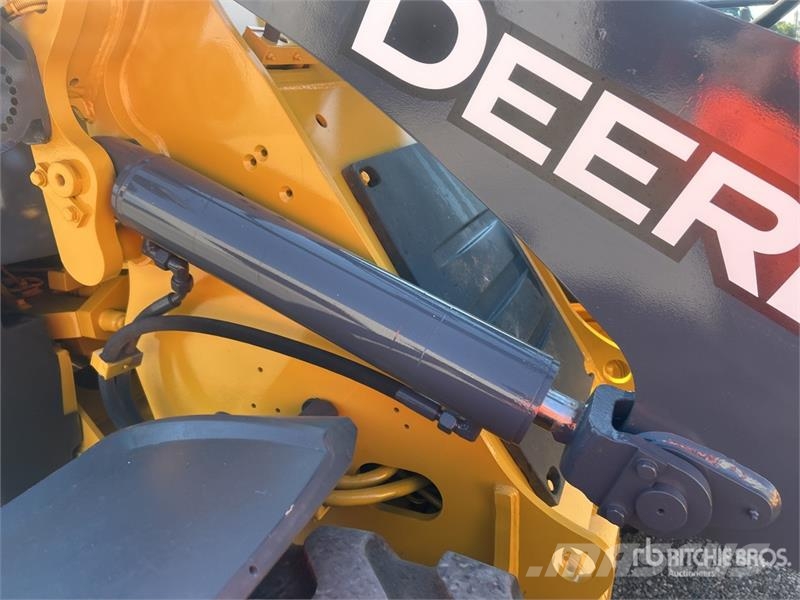 John Deere 324 P-Tier Rataslaadurid