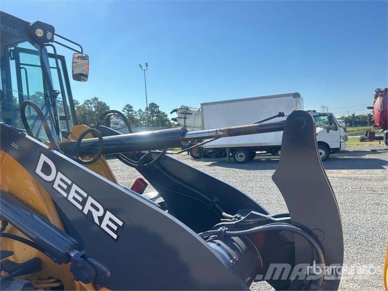 John Deere 324 P-Tier Rataslaadurid